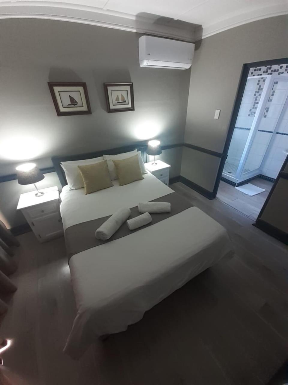 Oakwood Lodge Bloemfontein Zewnętrze zdjęcie A room at the hotel